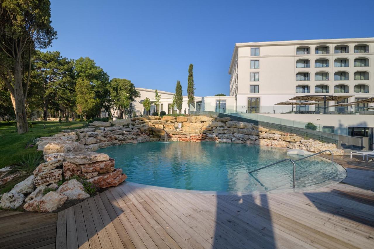 Hotel Ensana Aquahouse à St Constantin et Helena Extérieur photo The hotel's swimming pool