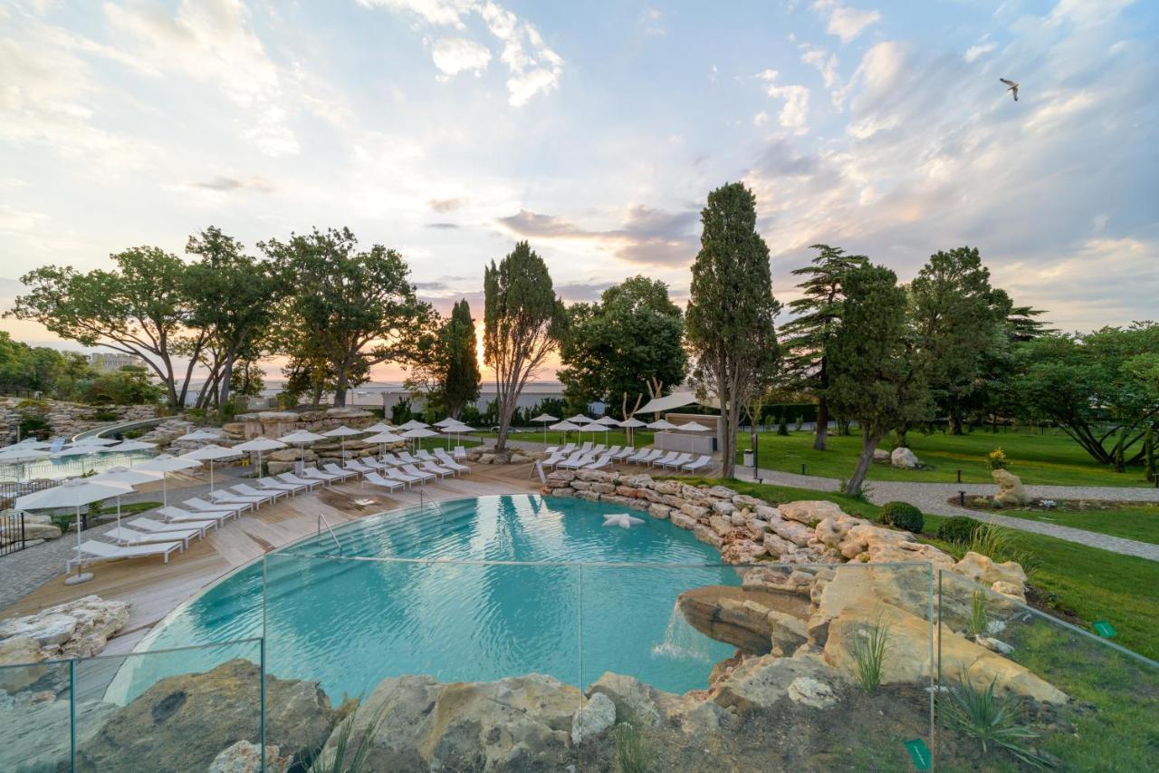 Hotel Ensana Aquahouse à St Constantin et Helena Extérieur photo The swimming pool at the hotel